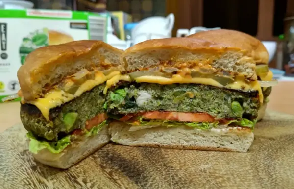 Nom Eat - Der echte grüne Burger